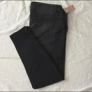 Liz Lange Skinny Maternity Jeggings